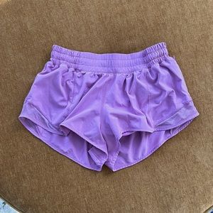 Lululemon Hotty Hot Low-Rise Lined Short 2.5"